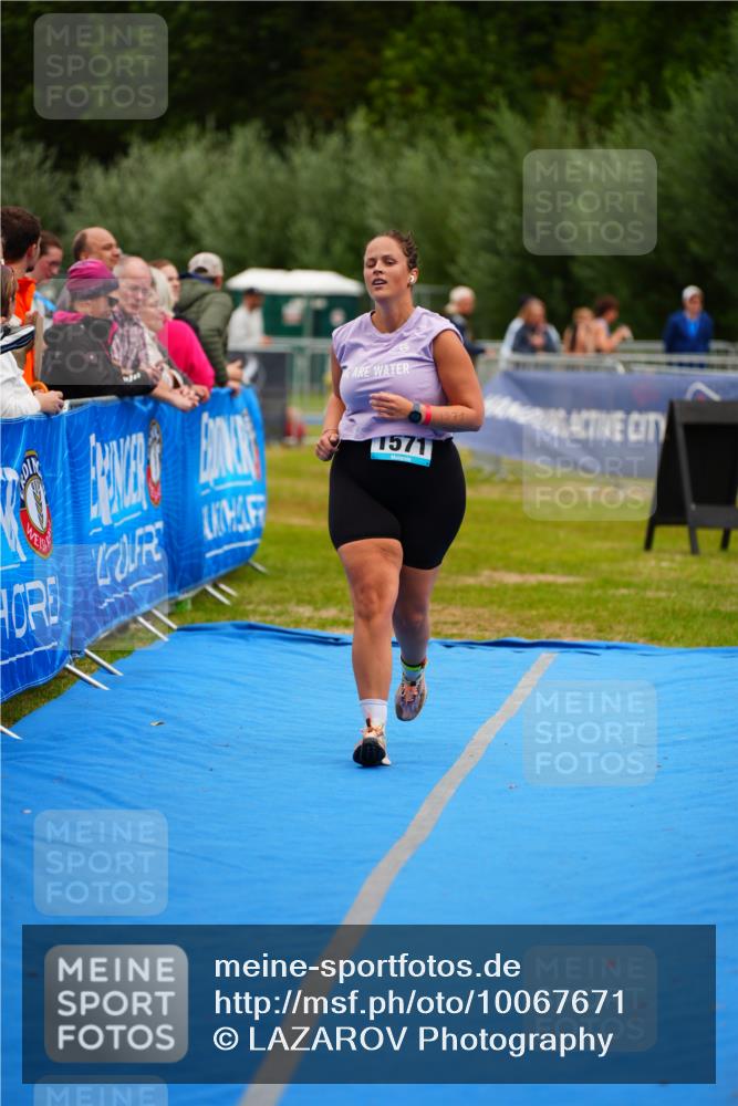 30.08.2026 - Elbe Triathlon Hamburg LAZAROV Photography http://msf.ph/oto/10067671 30.08.2026 12:24:53 Ziel 1571 meine-sportfotos.de