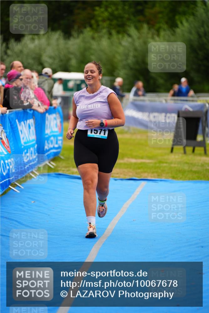 30.08.2026 - Elbe Triathlon Hamburg LAZAROV Photography http://msf.ph/oto/10067678 30.08.2026 12:24:54 Ziel 1571 meine-sportfotos.de