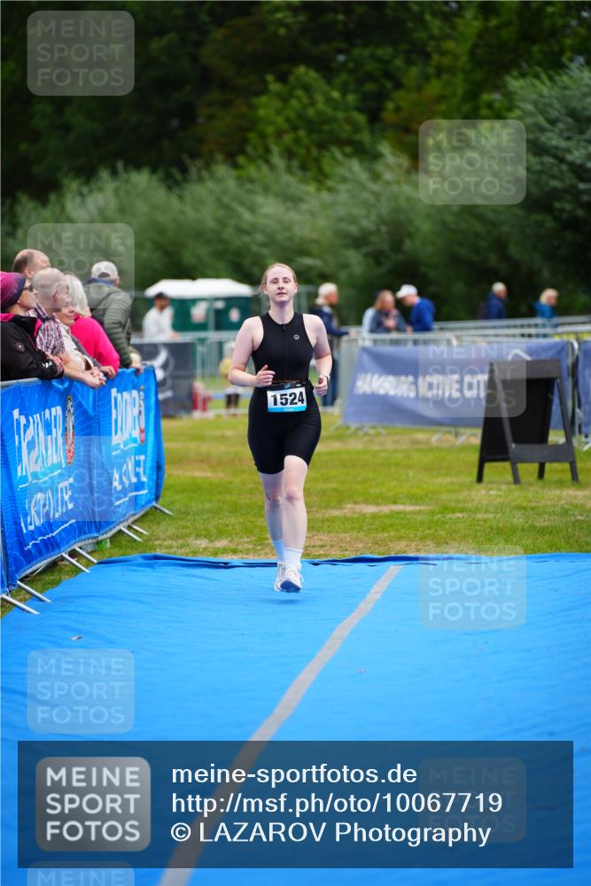 30.08.2026 - Elbe Triathlon Hamburg LAZAROV Photography http://msf.ph/oto/10067719 30.08.2026 12:25:02 Ziel 1524 meine-sportfotos.de