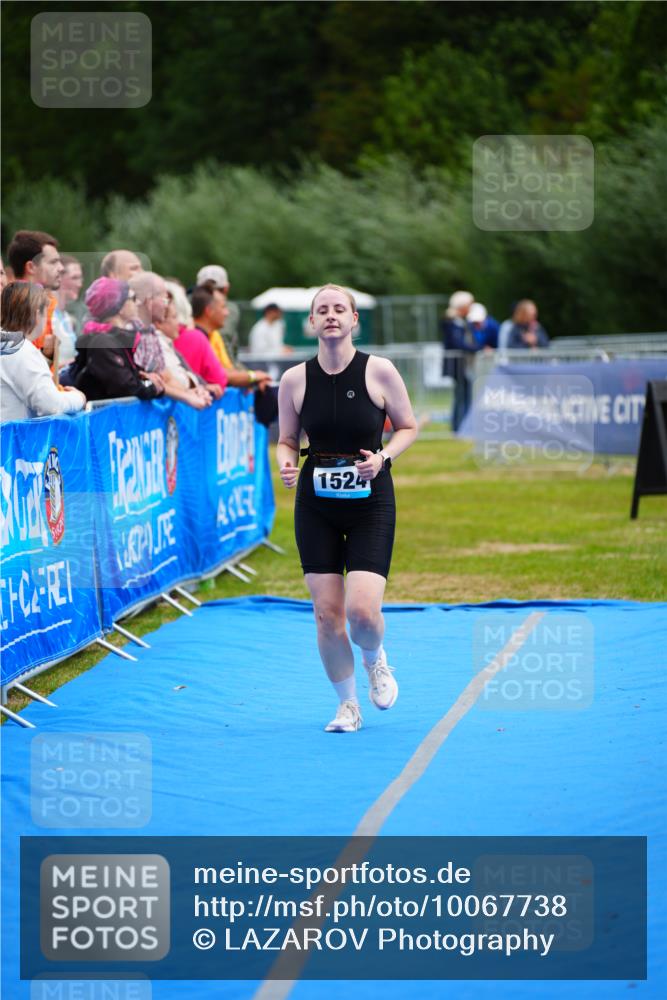 30.08.2026 - Elbe Triathlon Hamburg LAZAROV Photography http://msf.ph/oto/10067738 30.08.2026 12:25:04 Ziel 1524 meine-sportfotos.de