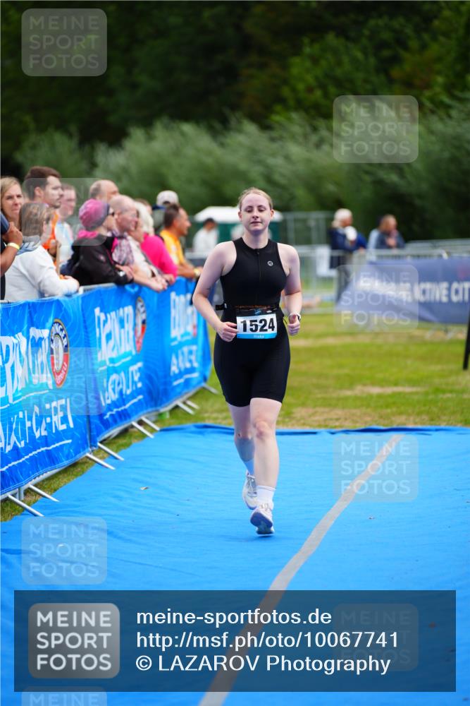 30.08.2026 - Elbe Triathlon Hamburg LAZAROV Photography http://msf.ph/oto/10067741 30.08.2026 12:25:04 Ziel 1524 meine-sportfotos.de