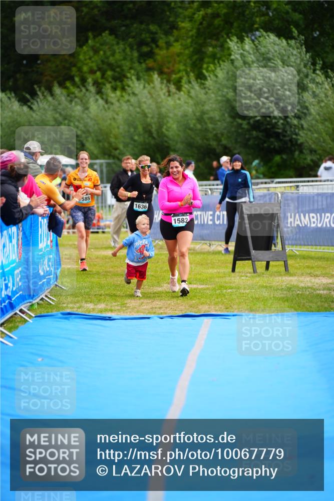 30.08.2026 - Elbe Triathlon Hamburg LAZAROV Photography http://msf.ph/oto/10067779 30.08.2026 12:25:30 Ziel 1506, 1582, 1585, 1636 meine-sportfotos.de