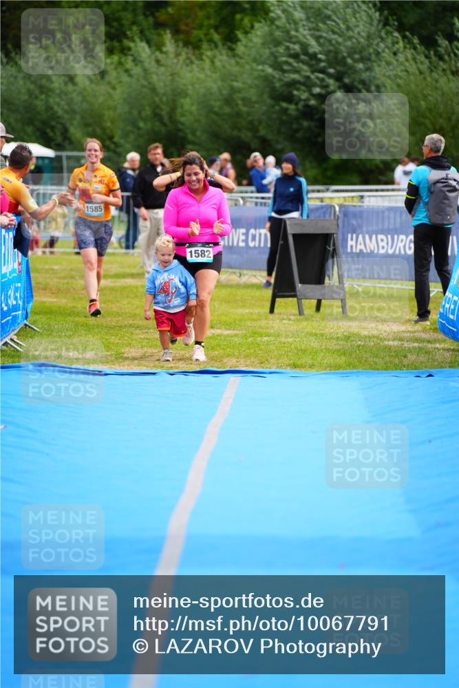 30.08.2026 - Elbe Triathlon Hamburg LAZAROV Photography http://msf.ph/oto/10067791 30.08.2026 12:25:31 Ziel 1506, 1582, 1585, 1636 meine-sportfotos.de