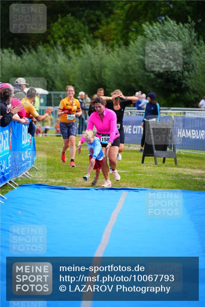 30.08.2026 - Elbe Triathlon Hamburg LAZAROV Photography http://msf.ph/oto/10067793 30.08.2026 12:25:32 Ziel 1582, 1585, 1636 meine-sportfotos.de