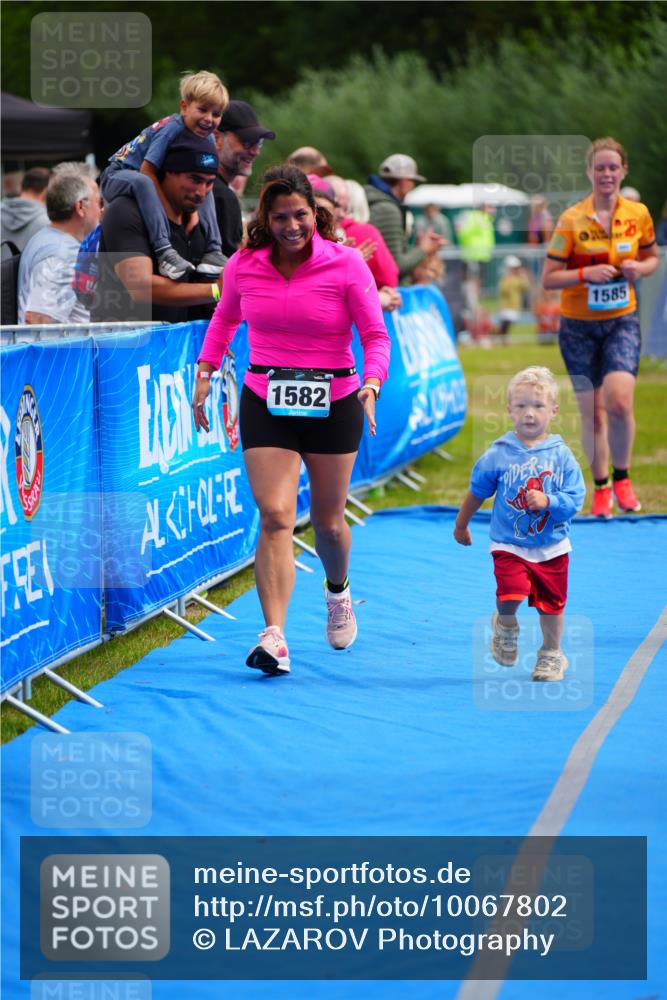 30.08.2026 - Elbe Triathlon Hamburg LAZAROV Photography http://msf.ph/oto/10067802 30.08.2026 12:25:34 Ziel 1582, 1585, 1636 meine-sportfotos.de