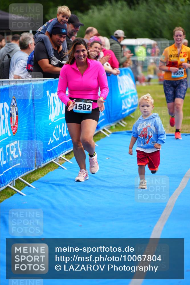 30.08.2026 - Elbe Triathlon Hamburg LAZAROV Photography http://msf.ph/oto/10067804 30.08.2026 12:25:35 Ziel 1582, 1585, 1636 meine-sportfotos.de