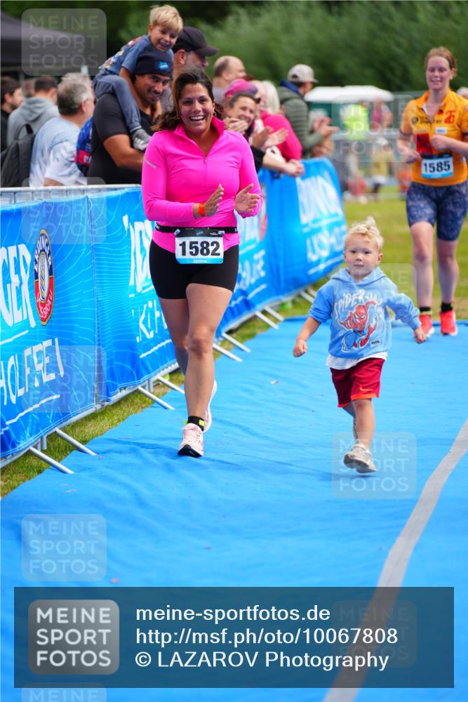 30.08.2026 - Elbe Triathlon Hamburg LAZAROV Photography http://msf.ph/oto/10067808 30.08.2026 12:25:35 Ziel 1582, 1585, 1636 meine-sportfotos.de
