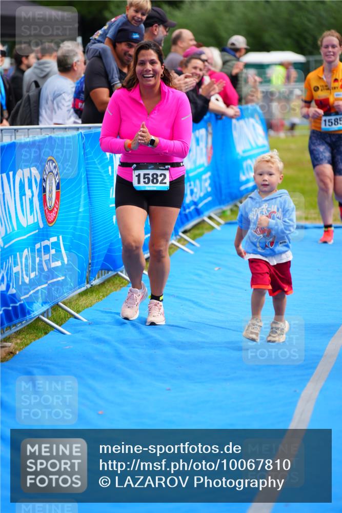 30.08.2026 - Elbe Triathlon Hamburg LAZAROV Photography http://msf.ph/oto/10067810 30.08.2026 12:25:35 Ziel 1582, 1585, 1636 meine-sportfotos.de