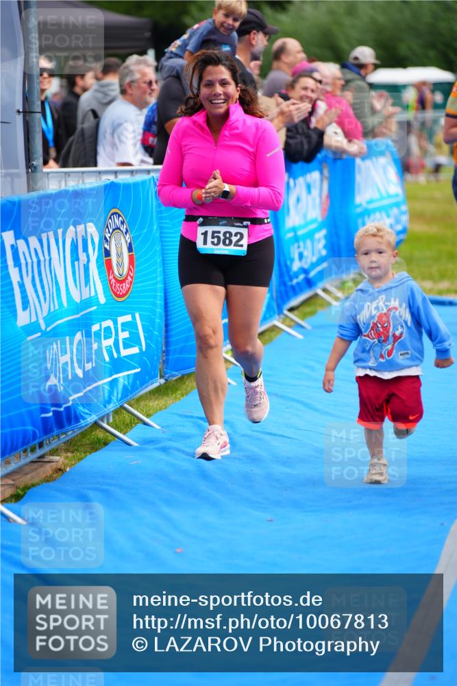 30.08.2026 - Elbe Triathlon Hamburg LAZAROV Photography http://msf.ph/oto/10067813 30.08.2026 12:25:35 Ziel 1582, 1585, 1636 meine-sportfotos.de