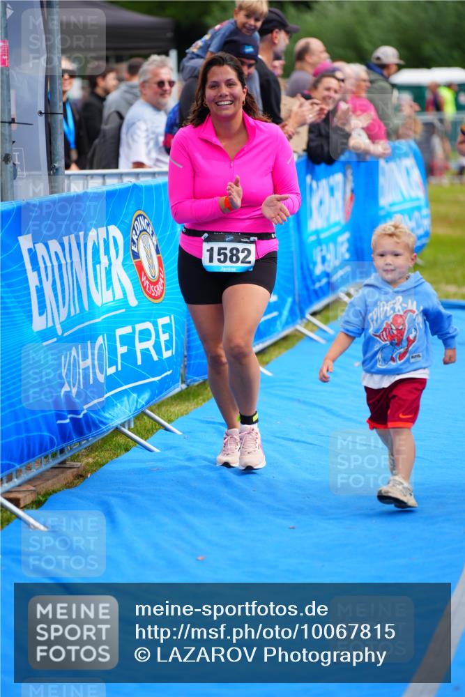 30.08.2026 - Elbe Triathlon Hamburg LAZAROV Photography http://msf.ph/oto/10067815 30.08.2026 12:25:35 Ziel 1582, 1585, 1636 meine-sportfotos.de