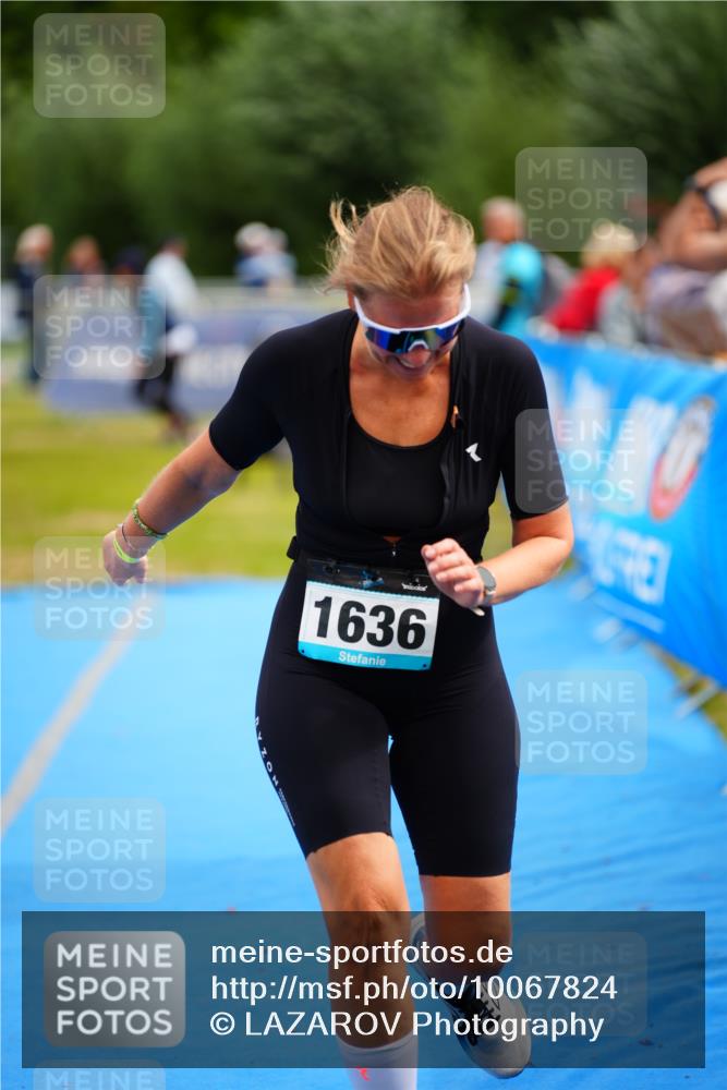 30.08.2026 - Elbe Triathlon Hamburg LAZAROV Photography http://msf.ph/oto/10067824 30.08.2026 12:25:37 Ziel 1582, 1585, 1636 meine-sportfotos.de