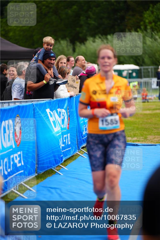 30.08.2026 - Elbe Triathlon Hamburg LAZAROV Photography http://msf.ph/oto/10067835 30.08.2026 12:25:38 Ziel 1582, 1585, 1636 meine-sportfotos.de