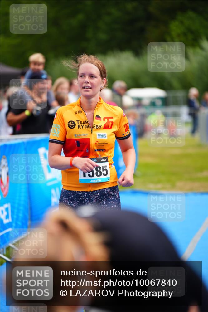 30.08.2026 - Elbe Triathlon Hamburg LAZAROV Photography http://msf.ph/oto/10067840 30.08.2026 12:25:39 Ziel 1582, 1585, 1636 meine-sportfotos.de