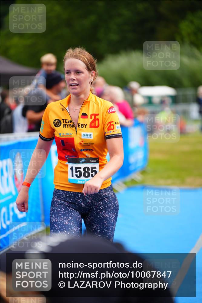30.08.2026 - Elbe Triathlon Hamburg LAZAROV Photography http://msf.ph/oto/10067847 30.08.2026 12:25:39 Ziel 1582, 1585, 1636 meine-sportfotos.de