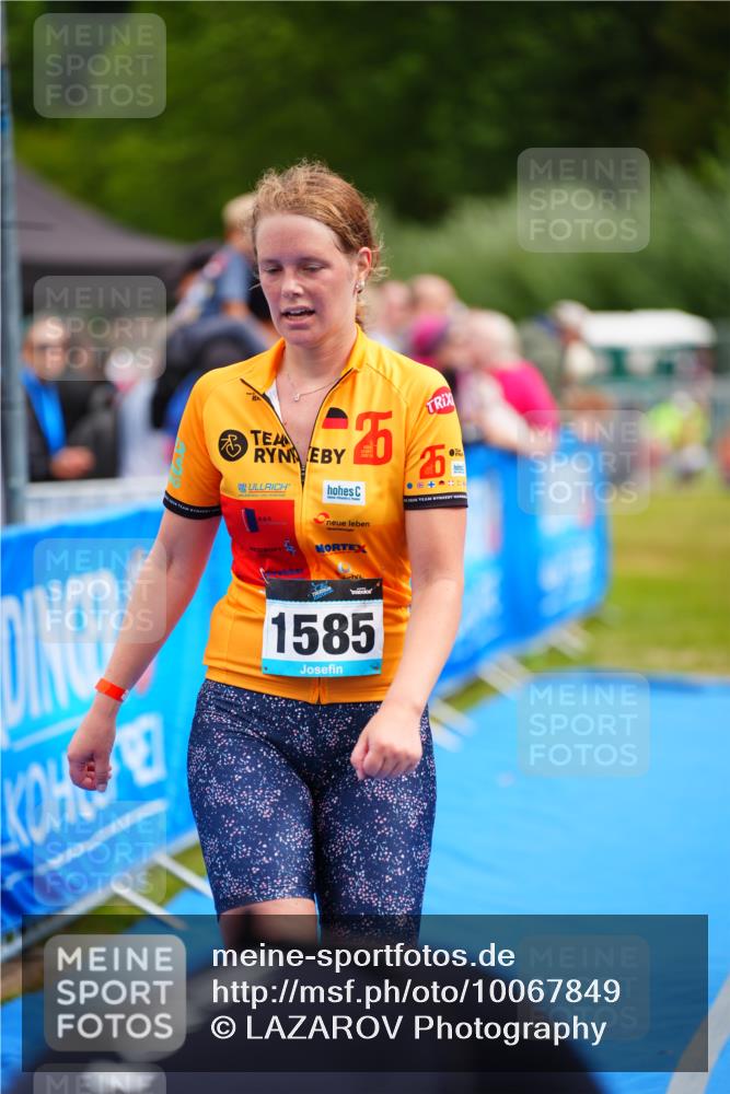 30.08.2026 - Elbe Triathlon Hamburg LAZAROV Photography http://msf.ph/oto/10067849 30.08.2026 12:25:40 Ziel 1585 meine-sportfotos.de