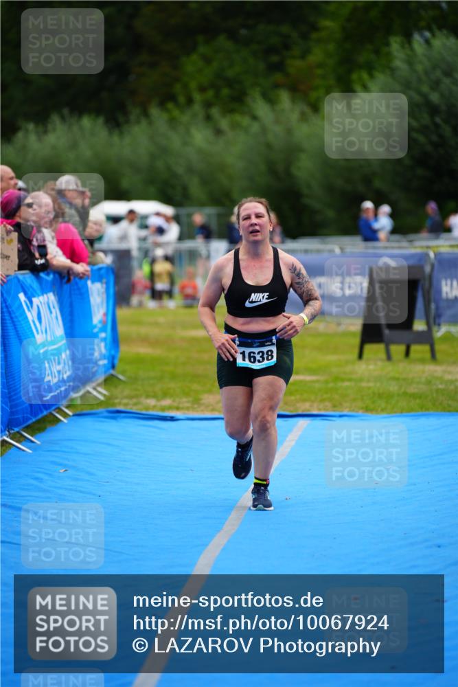30.08.2026 - Elbe Triathlon Hamburg LAZAROV Photography http://msf.ph/oto/10067924 30.08.2026 12:26:08 Ziel 1638 meine-sportfotos.de
