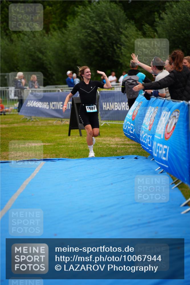 30.08.2026 - Elbe Triathlon Hamburg LAZAROV Photography http://msf.ph/oto/10067944 30.08.2026 12:26:17 Ziel 1557 meine-sportfotos.de