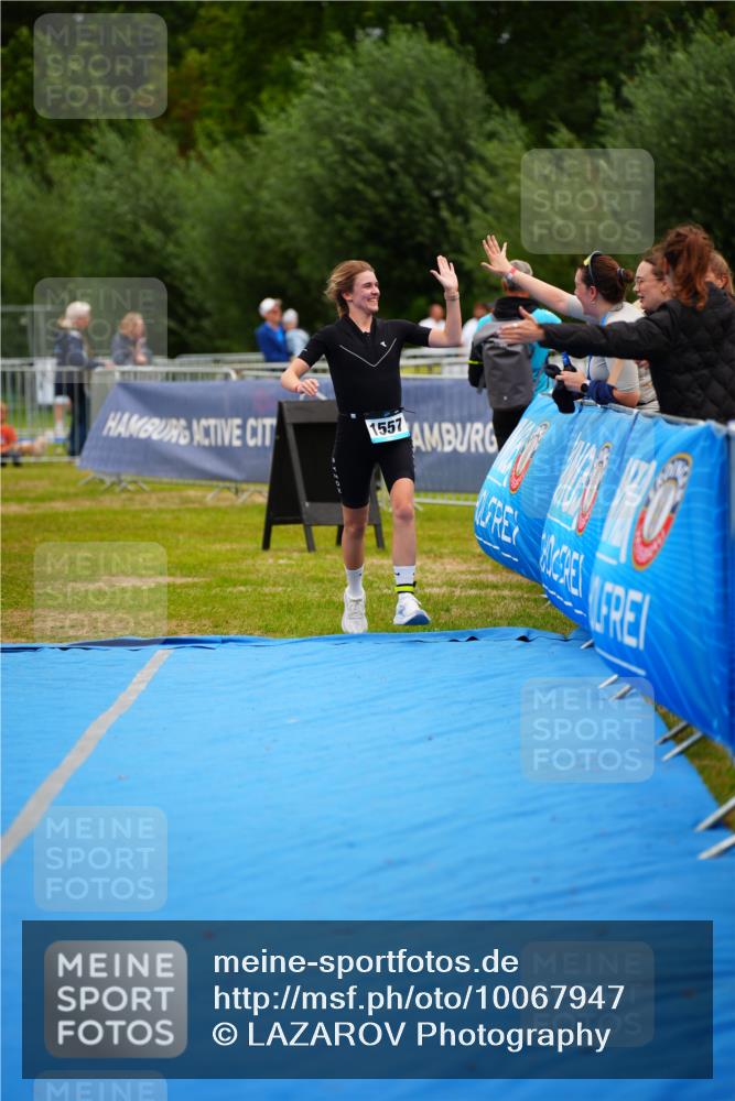30.08.2026 - Elbe Triathlon Hamburg LAZAROV Photography http://msf.ph/oto/10067947 30.08.2026 12:26:17 Ziel 1557 meine-sportfotos.de