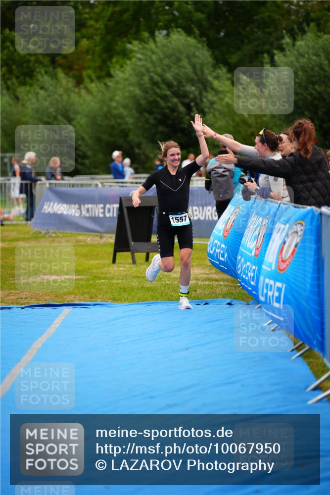 30.08.2026 - Elbe Triathlon Hamburg LAZAROV Photography http://msf.ph/oto/10067950 30.08.2026 12:26:17 Ziel 1557 meine-sportfotos.de