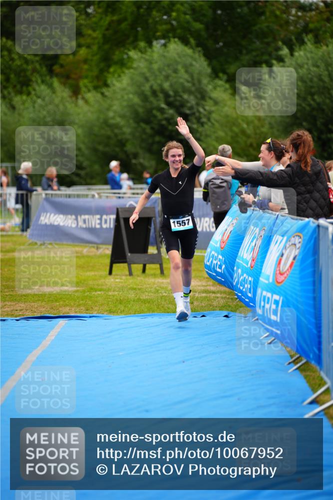 30.08.2026 - Elbe Triathlon Hamburg LAZAROV Photography http://msf.ph/oto/10067952 30.08.2026 12:26:17 Ziel 1557 meine-sportfotos.de