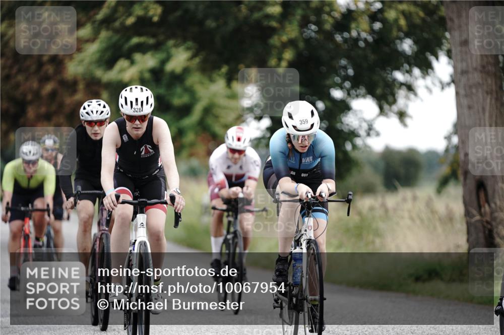 30.08.2026 - Elbe Triathlon Hamburg Michael Burmester http://msf.ph/oto/10067954 30.08.2026 09:26:54 Radfahren 229, 310, 318, 328, 359, 503, 580, 595, 596, 626, 676 meine-sportfotos.de