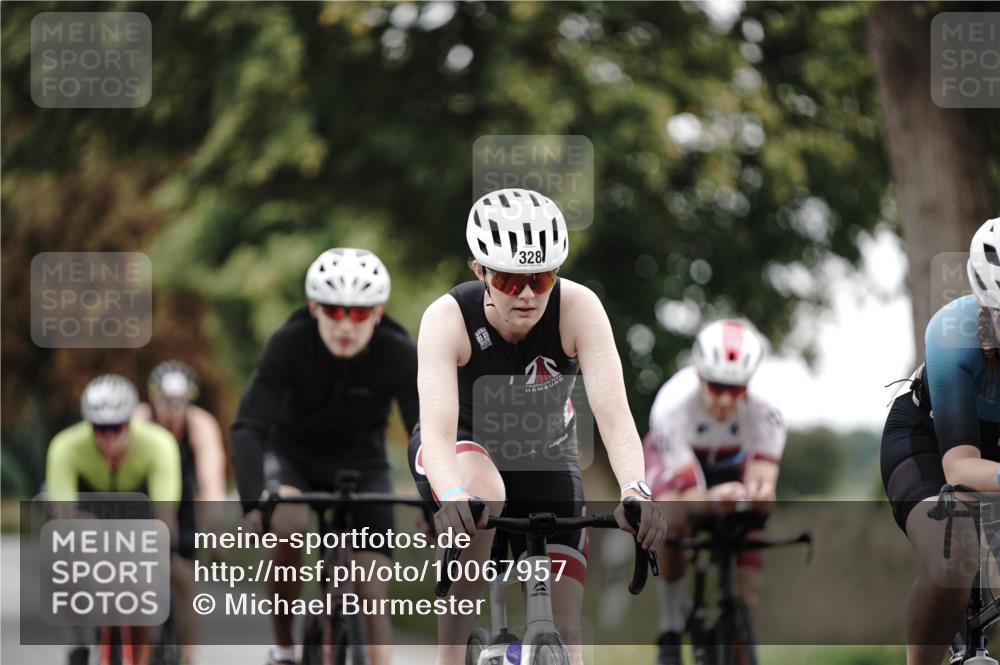 30.08.2026 - Elbe Triathlon Hamburg Michael Burmester http://msf.ph/oto/10067957 30.08.2026 09:26:55 Radfahren 229, 245, 310, 318, 328, 359, 503, 580, 595, 596, 626, 676 meine-sportfotos.de