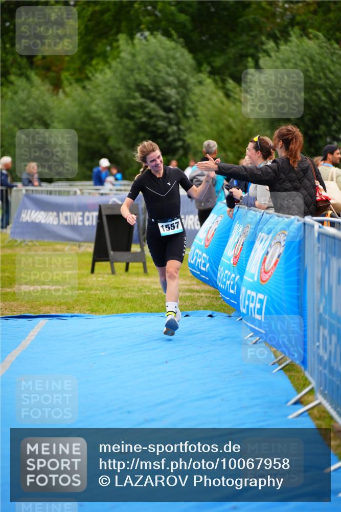 30.08.2026 - Elbe Triathlon Hamburg LAZAROV Photography http://msf.ph/oto/10067958 30.08.2026 12:26:18 Ziel 1557 meine-sportfotos.de
