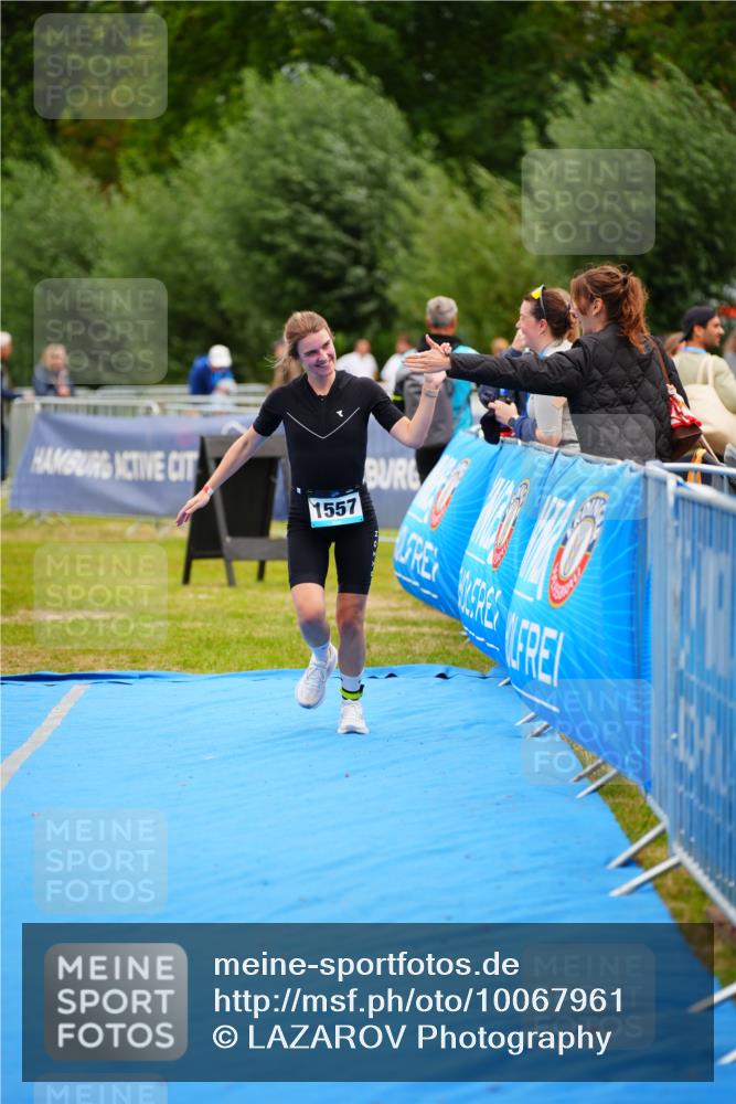 30.08.2026 - Elbe Triathlon Hamburg LAZAROV Photography http://msf.ph/oto/10067961 30.08.2026 12:26:18 Ziel 1557 meine-sportfotos.de