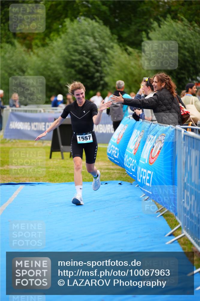 30.08.2026 - Elbe Triathlon Hamburg LAZAROV Photography http://msf.ph/oto/10067963 30.08.2026 12:26:18 Ziel 1557 meine-sportfotos.de