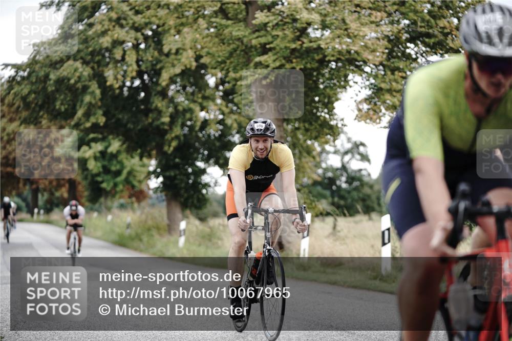 30.08.2026 - Elbe Triathlon Hamburg Michael Burmester http://msf.ph/oto/10067965 30.08.2026 09:26:57 Radfahren 245, 310, 318, 328, 359, 503, 580, 595, 596, 626, 676 meine-sportfotos.de