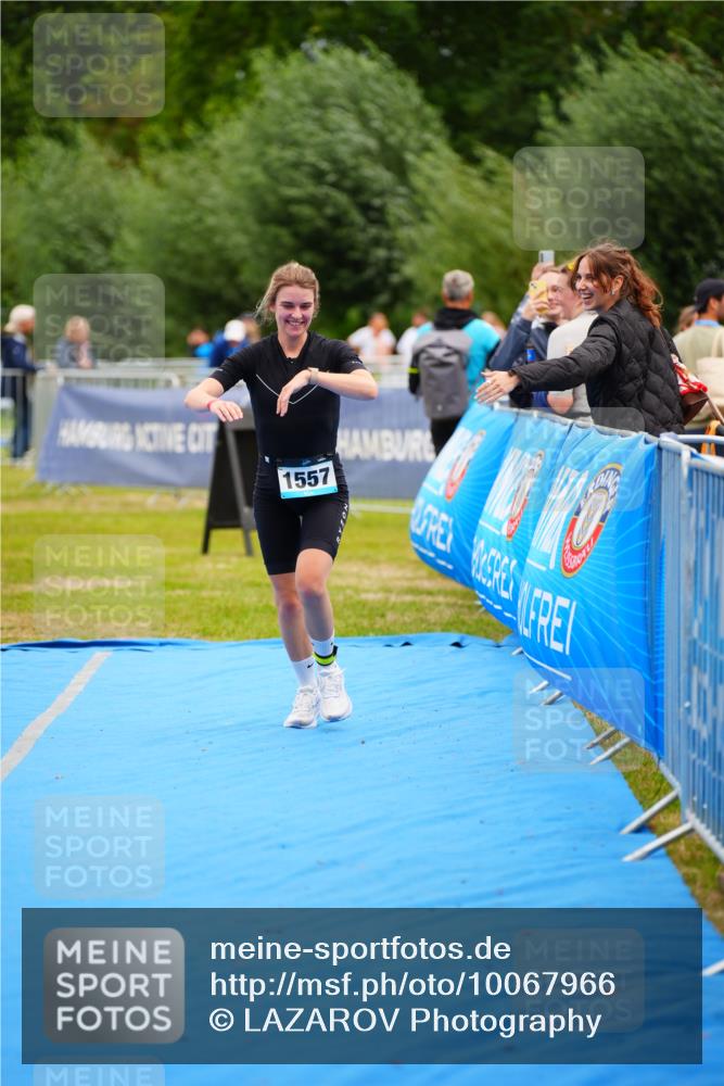 30.08.2026 - Elbe Triathlon Hamburg LAZAROV Photography http://msf.ph/oto/10067966 30.08.2026 12:26:18 Ziel 1557 meine-sportfotos.de