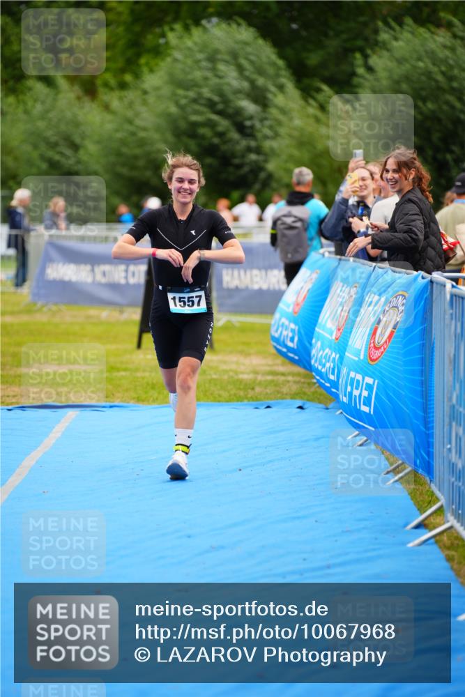 30.08.2026 - Elbe Triathlon Hamburg LAZAROV Photography http://msf.ph/oto/10067968 30.08.2026 12:26:19 Ziel 1557 meine-sportfotos.de