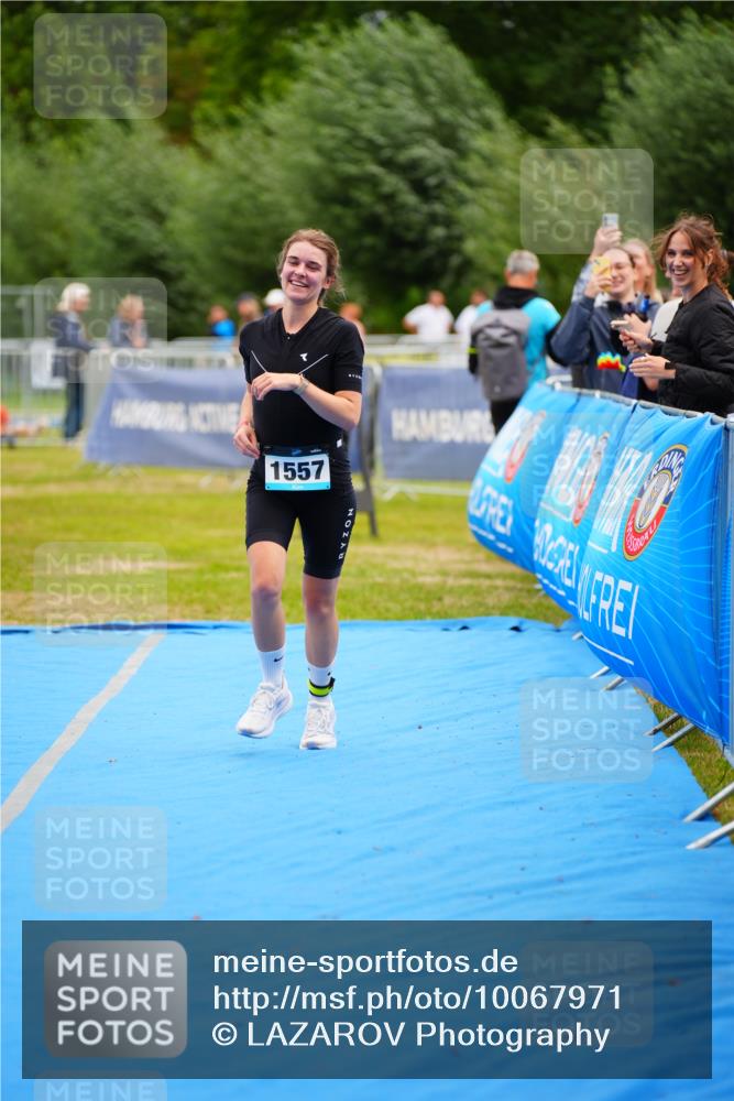 30.08.2026 - Elbe Triathlon Hamburg LAZAROV Photography http://msf.ph/oto/10067971 30.08.2026 12:26:19 Ziel 1557 meine-sportfotos.de