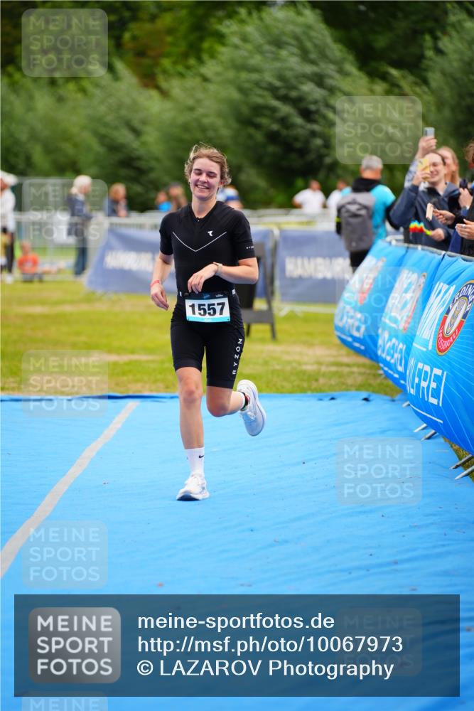 30.08.2026 - Elbe Triathlon Hamburg LAZAROV Photography http://msf.ph/oto/10067973 30.08.2026 12:26:19 Ziel 1557 meine-sportfotos.de