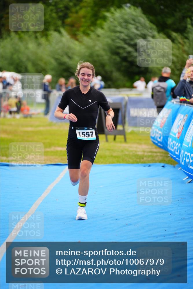 30.08.2026 - Elbe Triathlon Hamburg LAZAROV Photography http://msf.ph/oto/10067979 30.08.2026 12:26:19 Ziel 1557 meine-sportfotos.de