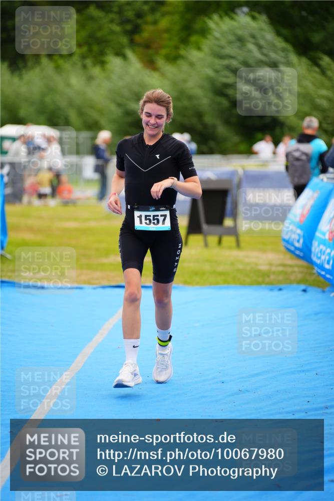 30.08.2026 - Elbe Triathlon Hamburg LAZAROV Photography http://msf.ph/oto/10067980 30.08.2026 12:26:20 Ziel 1557 meine-sportfotos.de
