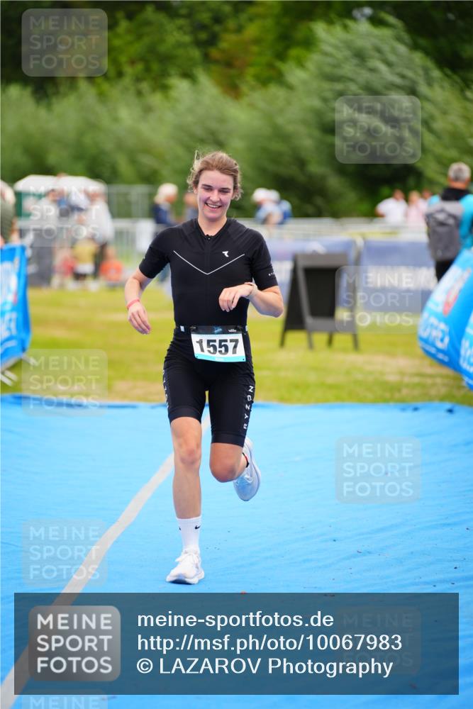30.08.2026 - Elbe Triathlon Hamburg LAZAROV Photography http://msf.ph/oto/10067983 30.08.2026 12:26:20 Ziel 1557 meine-sportfotos.de