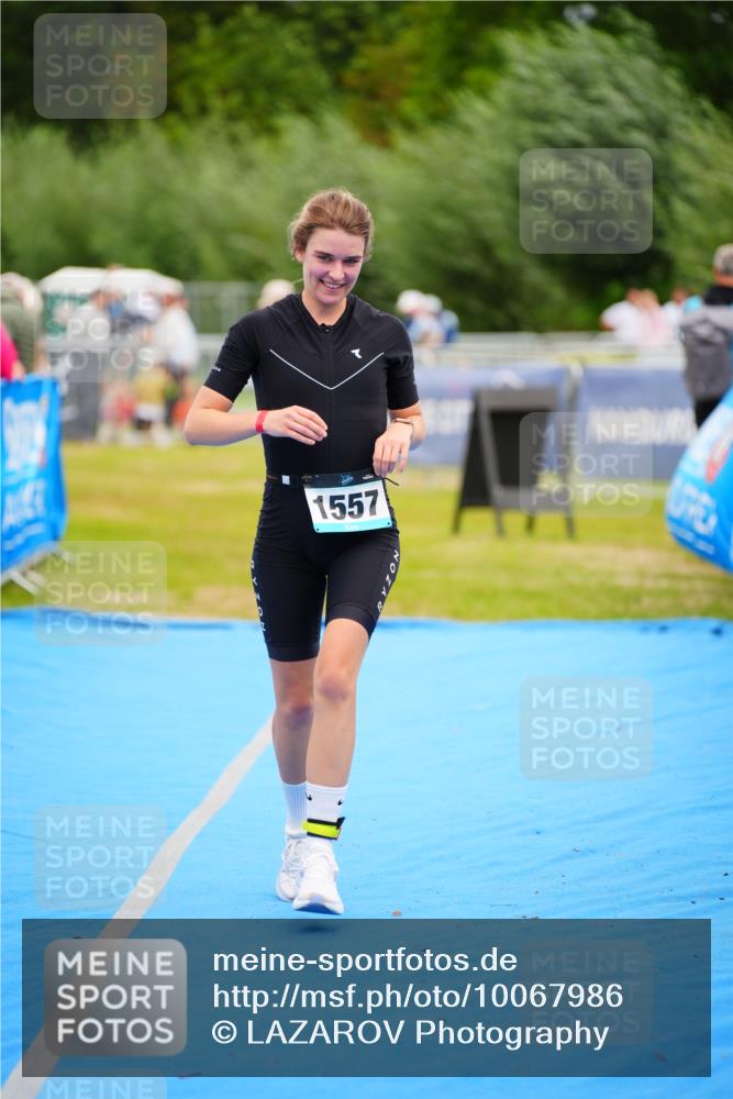 30.08.2026 - Elbe Triathlon Hamburg LAZAROV Photography http://msf.ph/oto/10067986 30.08.2026 12:26:20 Ziel 1557 meine-sportfotos.de