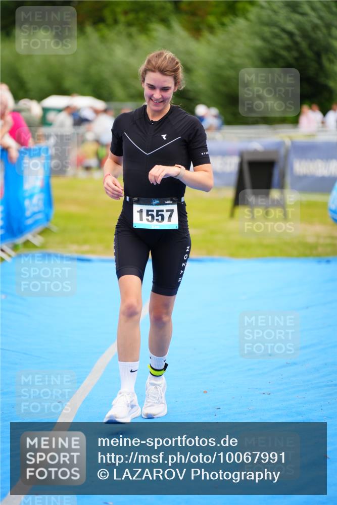30.08.2026 - Elbe Triathlon Hamburg LAZAROV Photography http://msf.ph/oto/10067991 30.08.2026 12:26:20 Ziel 1557 meine-sportfotos.de