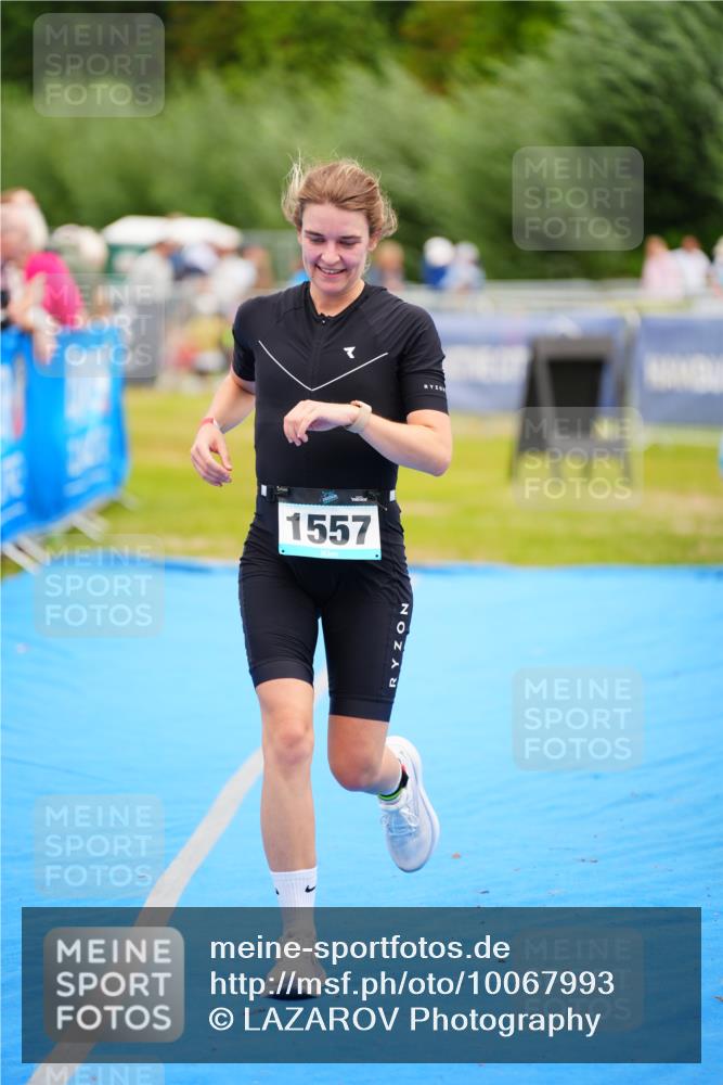 30.08.2026 - Elbe Triathlon Hamburg LAZAROV Photography http://msf.ph/oto/10067993 30.08.2026 12:26:21 Ziel 1557 meine-sportfotos.de