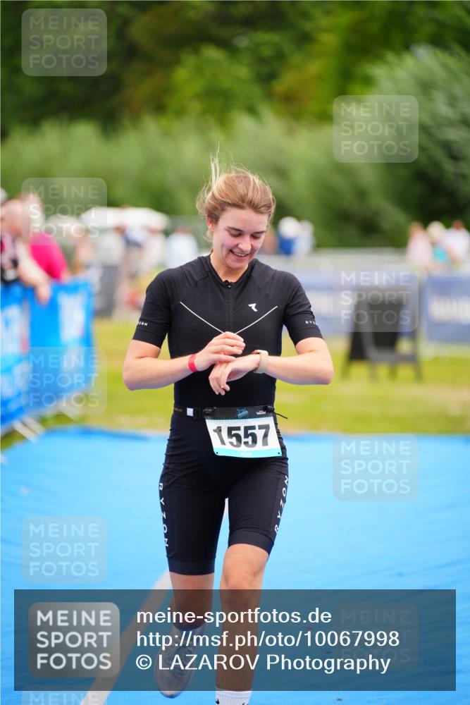 30.08.2026 - Elbe Triathlon Hamburg LAZAROV Photography http://msf.ph/oto/10067998 30.08.2026 12:26:21 Ziel 1557 meine-sportfotos.de