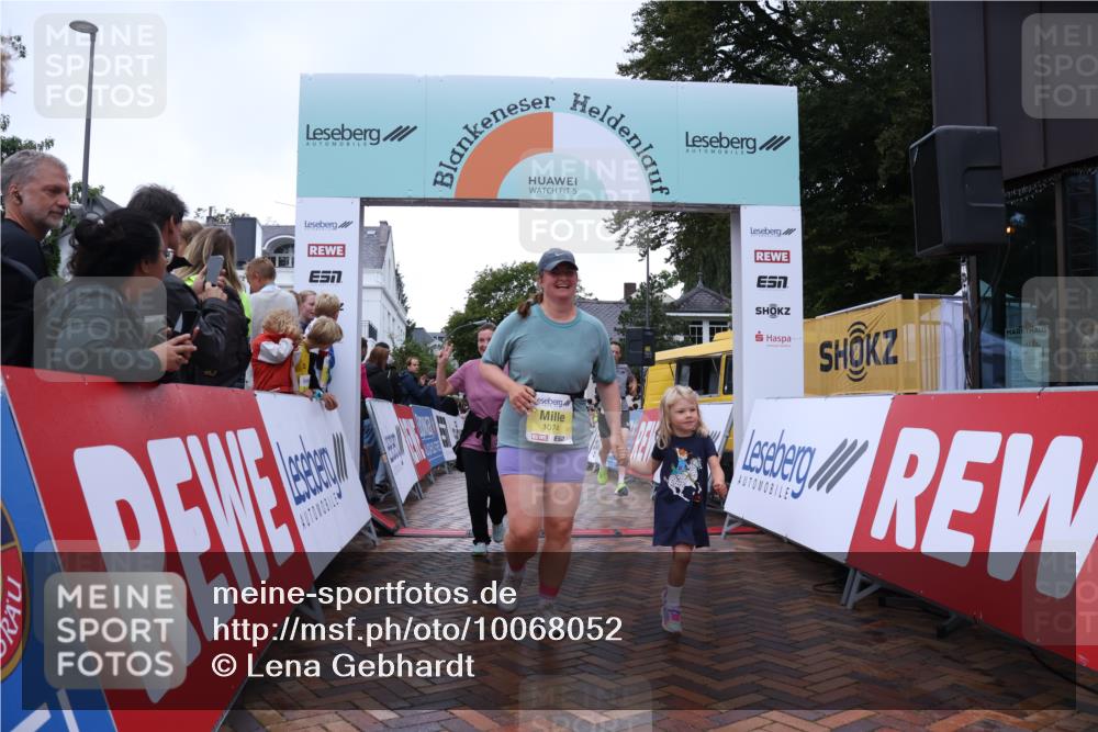30.08.2026 - Blankeneser Heldenlauf Lena Gebhardt http://msf.ph/oto/10068052 30.08.2026 10:00:36 Ziel 1074, 1432, 1434, 1436, 1679, 5643 meine-sportfotos.de