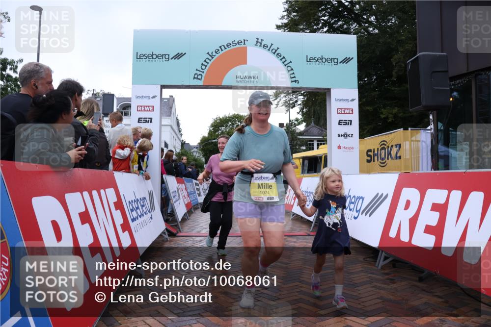 30.08.2026 - Blankeneser Heldenlauf Lena Gebhardt http://msf.ph/oto/10068061 30.08.2026 10:00:36 Ziel 1074, 1432, 1434, 1436, 1679, 5643 meine-sportfotos.de