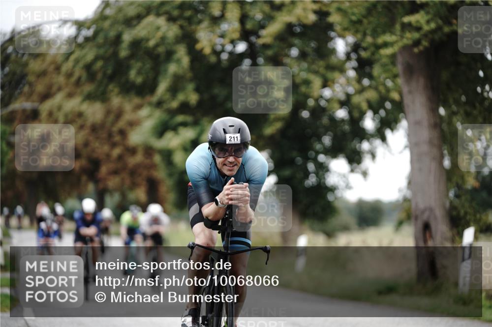 30.08.2026 - Elbe Triathlon Hamburg Michael Burmester http://msf.ph/oto/10068066 30.08.2026 09:28:01 Radfahren 211, 215, 220, 290, 374, 475, 481, 544, 618, 667, 689 meine-sportfotos.de