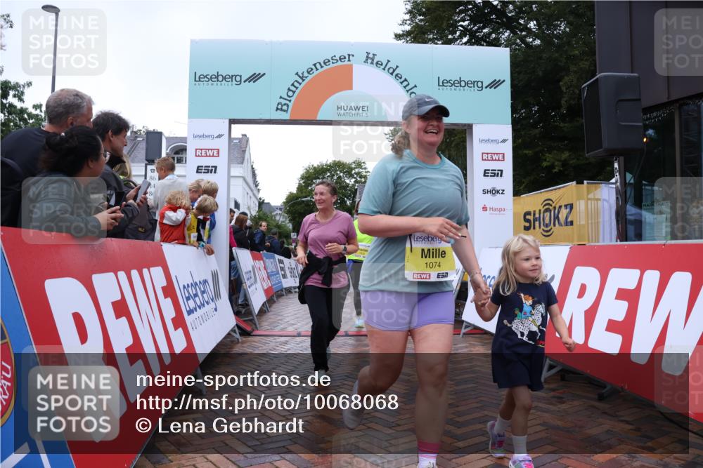 30.08.2026 - Blankeneser Heldenlauf Lena Gebhardt http://msf.ph/oto/10068068 30.08.2026 10:00:36 Ziel 1074, 1432, 1434, 1436, 1679, 5643 meine-sportfotos.de