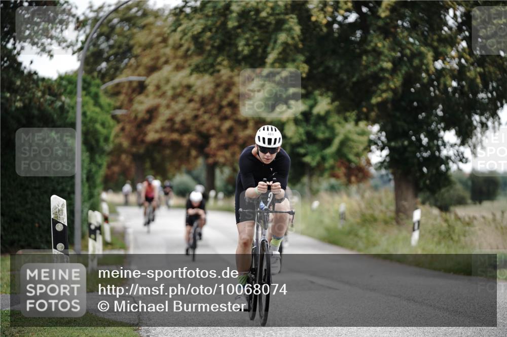 30.08.2026 - Elbe Triathlon Hamburg Michael Burmester http://msf.ph/oto/10068074 30.08.2026 09:28:05 Radfahren 215, 220, 290, 374, 481, 534, 544, 590, 667, 689, 698 meine-sportfotos.de