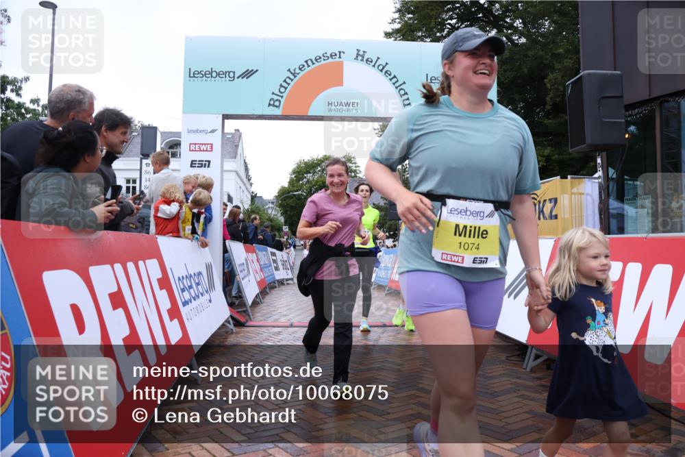 30.08.2026 - Blankeneser Heldenlauf Lena Gebhardt http://msf.ph/oto/10068075 30.08.2026 10:00:37 Ziel 1074, 1432, 1434, 1436, 1679, 5643 meine-sportfotos.de