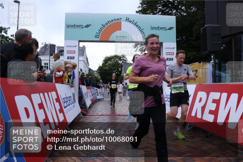 30.08.2026 - Blankeneser Heldenlauf Lena Gebhardt http://msf.ph/oto/10068091 30.08.2026 10:00:37 Ziel 1074, 1432, 1434, 1436, 1679, 5643 meine-sportfotos.de