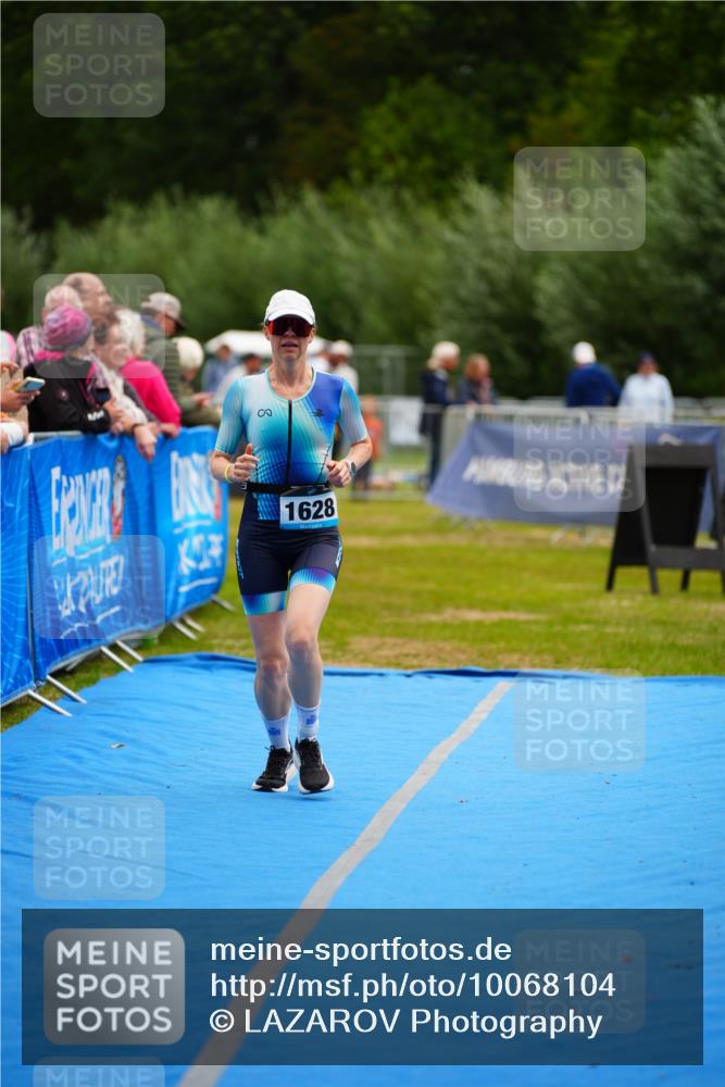 30.08.2026 - Elbe Triathlon Hamburg LAZAROV Photography http://msf.ph/oto/10068104 30.08.2026 12:26:50 Ziel 1628 meine-sportfotos.de