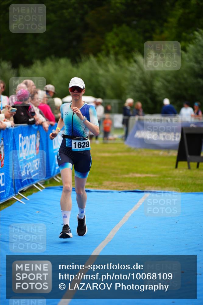 30.08.2026 - Elbe Triathlon Hamburg LAZAROV Photography http://msf.ph/oto/10068109 30.08.2026 12:26:51 Ziel 1628 meine-sportfotos.de
